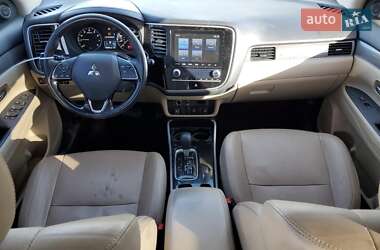 Внедорожник / Кроссовер Mitsubishi Outlander 2020 в 