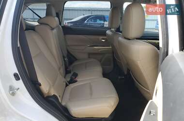 Внедорожник / Кроссовер Mitsubishi Outlander 2018 в 
