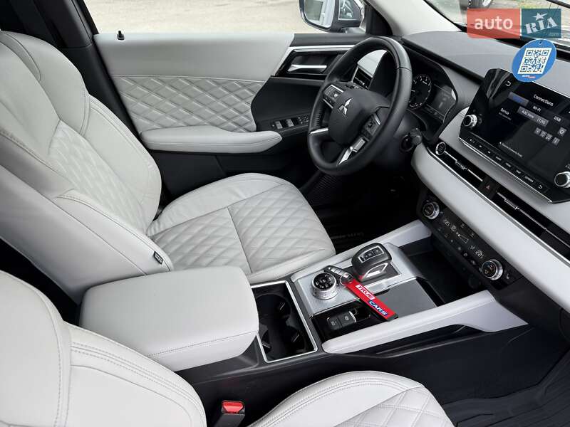 Внедорожник / Кроссовер Mitsubishi Outlander 2022 в Киеве