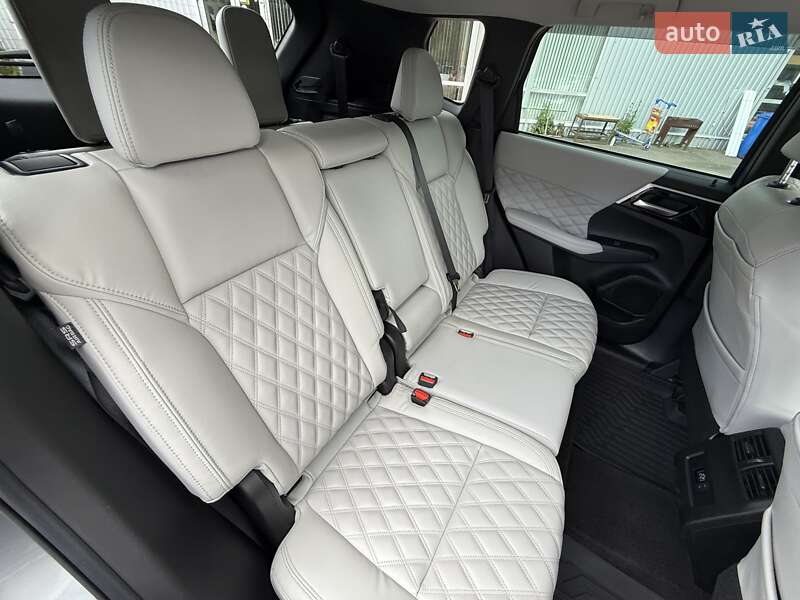 Внедорожник / Кроссовер Mitsubishi Outlander 2022 в Киеве