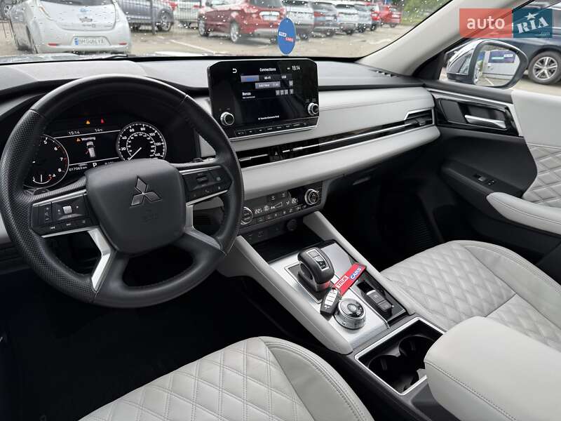 Внедорожник / Кроссовер Mitsubishi Outlander 2022 в Киеве