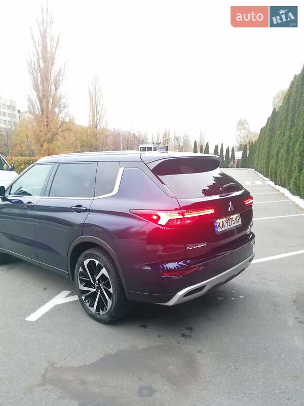 Позашляховик / Кросовер Mitsubishi Outlander 2021 в 