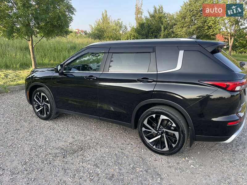 Внедорожник / Кроссовер Mitsubishi Outlander 2022 в Ужгороде