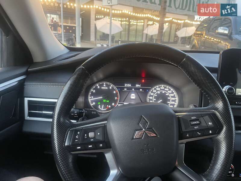 Внедорожник / Кроссовер Mitsubishi Outlander 2022 в Ужгороде