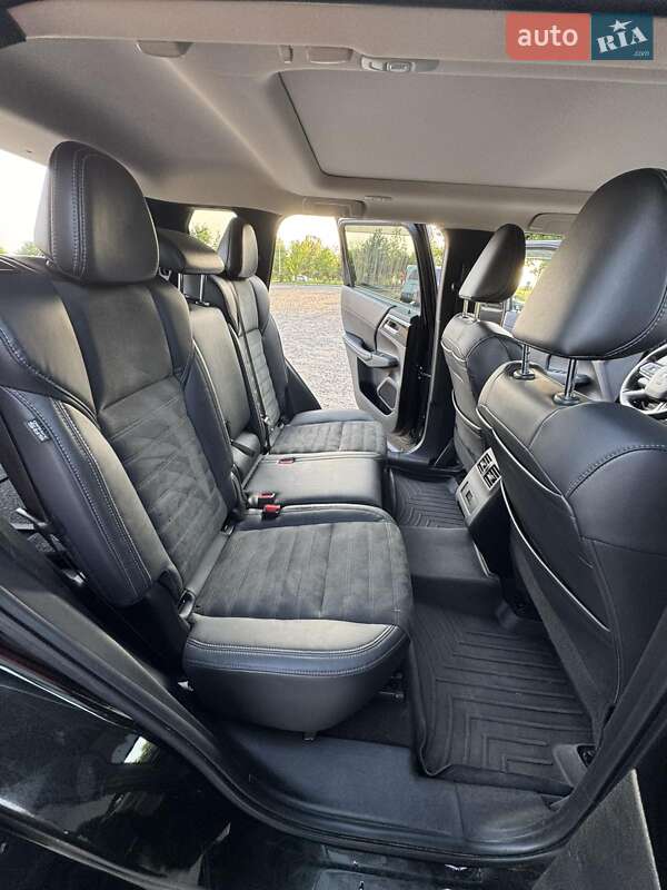 Внедорожник / Кроссовер Mitsubishi Outlander 2022 в Ужгороде