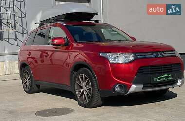 Внедорожник / Кроссовер Mitsubishi Outlander 2014 в 