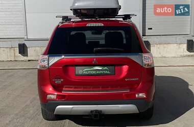 Внедорожник / Кроссовер Mitsubishi Outlander 2014 в 