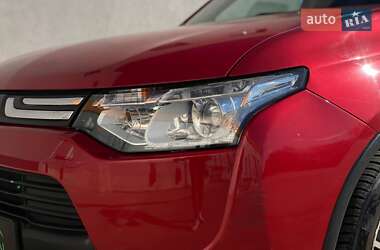 Внедорожник / Кроссовер Mitsubishi Outlander 2014 в 