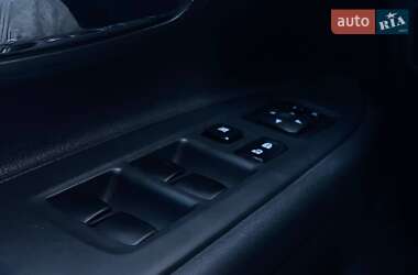 Внедорожник / Кроссовер Mitsubishi Outlander 2014 в 