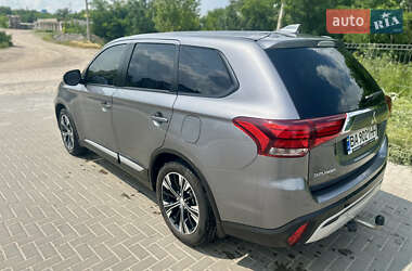 Внедорожник / Кроссовер Mitsubishi Outlander 2021 в 