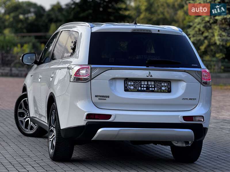 Внедорожник / Кроссовер Mitsubishi Outlander 2015 в Дрогобыче