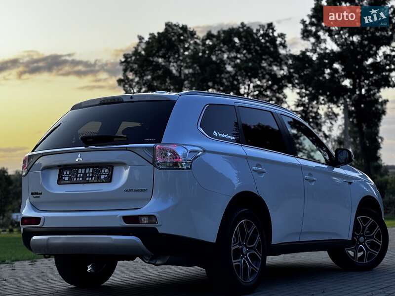 Внедорожник / Кроссовер Mitsubishi Outlander 2015 в Дрогобыче