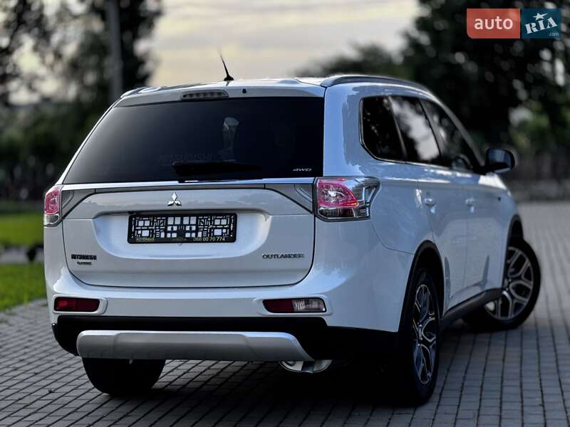 Внедорожник / Кроссовер Mitsubishi Outlander 2015 в Дрогобыче