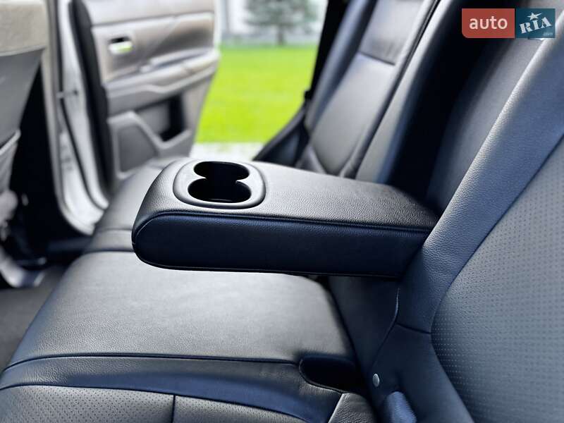 Внедорожник / Кроссовер Mitsubishi Outlander 2015 в Дрогобыче