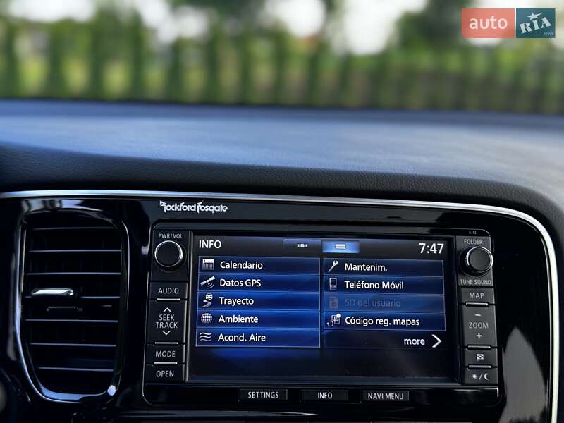 Внедорожник / Кроссовер Mitsubishi Outlander 2015 в Дрогобыче