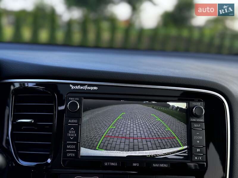 Внедорожник / Кроссовер Mitsubishi Outlander 2015 в Дрогобыче