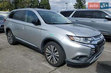Внедорожник / Кроссовер Mitsubishi Outlander 2019 в 