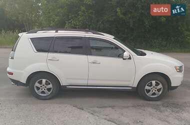 Внедорожник / Кроссовер Mitsubishi Outlander 2010 в 