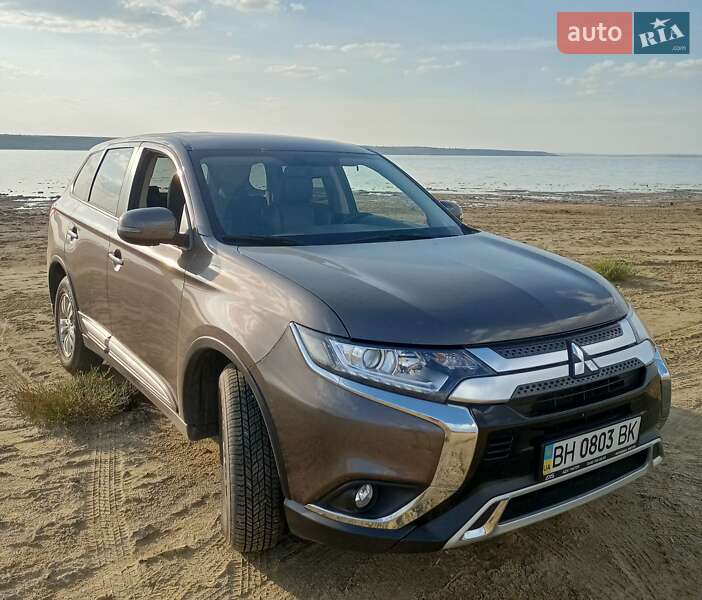Внедорожник / Кроссовер Mitsubishi Outlander 2021 в Одессе