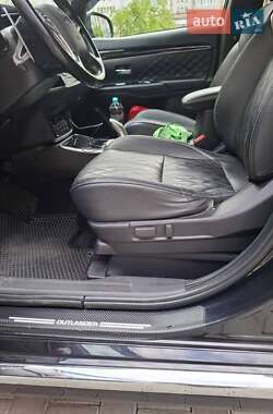 Внедорожник / Кроссовер Mitsubishi Outlander 2019 в 