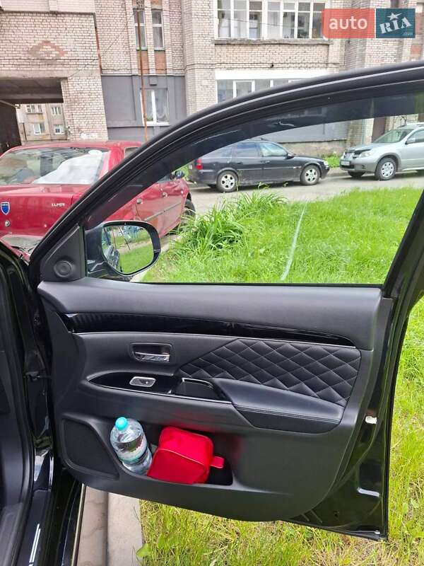 Внедорожник / Кроссовер Mitsubishi Outlander 2019 в Шептицькому