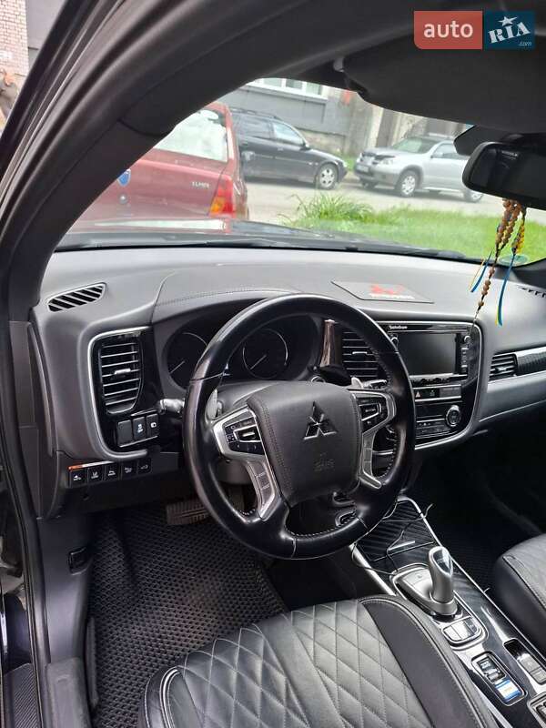 Внедорожник / Кроссовер Mitsubishi Outlander 2019 в Шептицькому