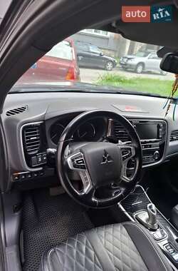 Внедорожник / Кроссовер Mitsubishi Outlander 2019 в 