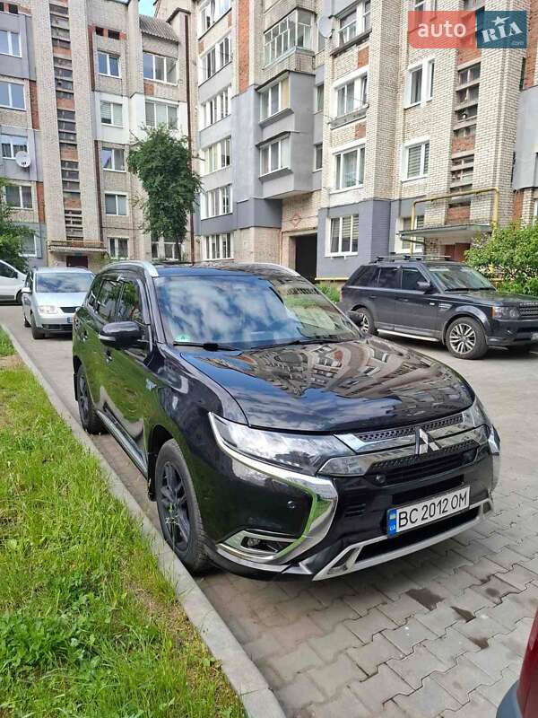 Внедорожник / Кроссовер Mitsubishi Outlander 2019 в 