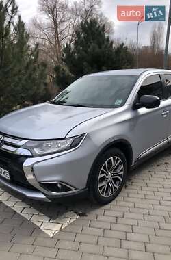 Позашляховик / Кросовер Mitsubishi Outlander 2015 в Харкові