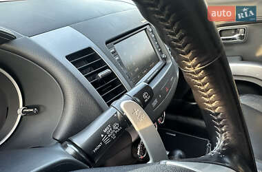 Внедорожник / Кроссовер Mitsubishi Outlander 2010 в 