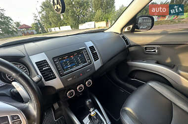 Внедорожник / Кроссовер Mitsubishi Outlander 2010 в 