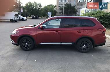 Внедорожник / Кроссовер Mitsubishi Outlander 2016 в 