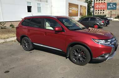 Внедорожник / Кроссовер Mitsubishi Outlander 2016 в 