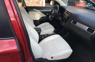 Внедорожник / Кроссовер Mitsubishi Outlander 2016 в 