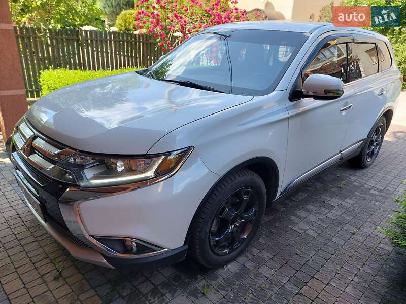 Mitsubishi Outlander 2016
