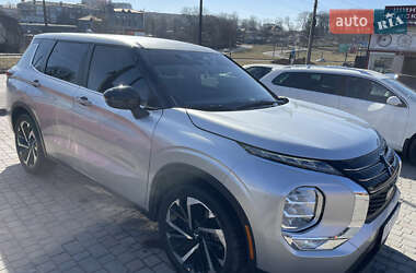 Внедорожник / Кроссовер Mitsubishi Outlander 2021 в 
