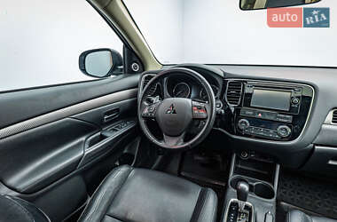 Внедорожник / Кроссовер Mitsubishi Outlander 2013 в 