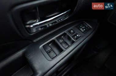 Внедорожник / Кроссовер Mitsubishi Outlander 2013 в 