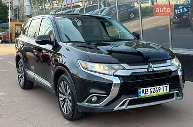 Внедорожник / Кроссовер Mitsubishi Outlander 2019 в Киеве