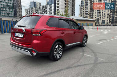 Внедорожник / Кроссовер Mitsubishi Outlander 2023 в 