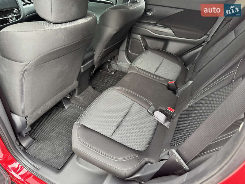 Внедорожник / Кроссовер Mitsubishi Outlander 2023 в Киеве