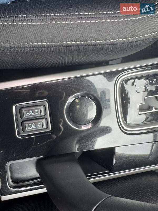 Внедорожник / Кроссовер Mitsubishi Outlander 2023 в Киеве