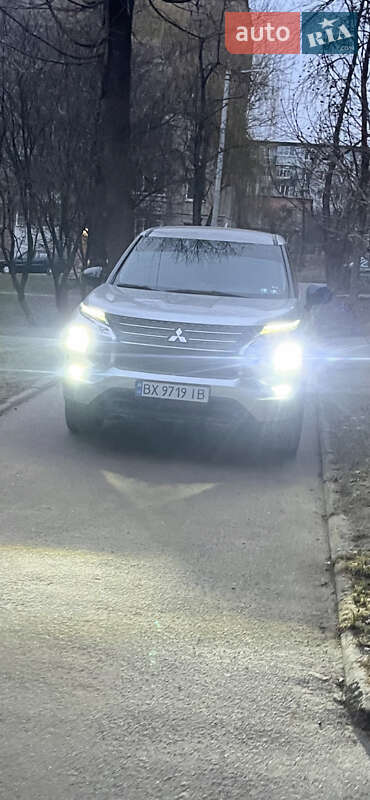 Внедорожник / Кроссовер Mitsubishi Outlander 2021 в Хмельницком