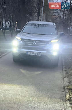 Внедорожник / Кроссовер Mitsubishi Outlander 2021 в 