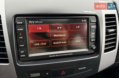 Внедорожник / Кроссовер Mitsubishi Outlander 2012 в 