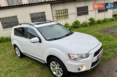 Внедорожник / Кроссовер Mitsubishi Outlander 2012 в 