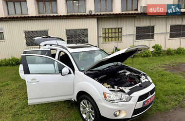 Внедорожник / Кроссовер Mitsubishi Outlander 2012 в 