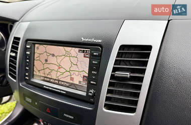 Внедорожник / Кроссовер Mitsubishi Outlander 2012 в 