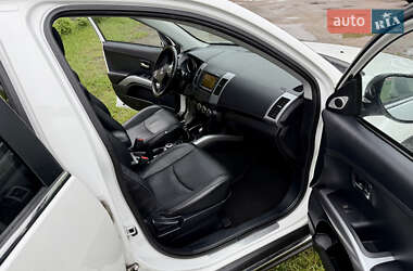 Внедорожник / Кроссовер Mitsubishi Outlander 2012 в 