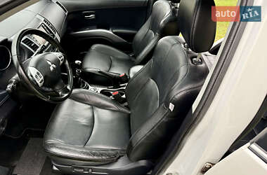 Внедорожник / Кроссовер Mitsubishi Outlander 2012 в 